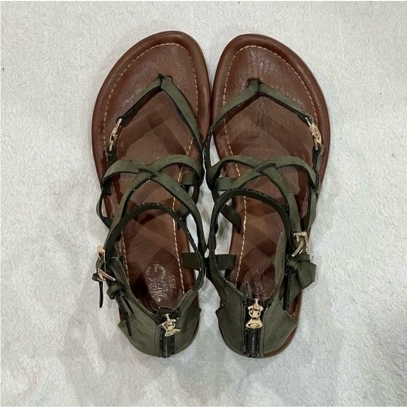 G By Guess Carlyn Flat Strappy Green Sandals 8.5 - Picture 3 of 9